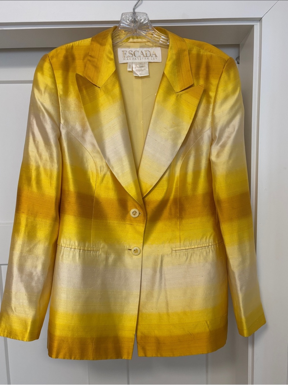 Escada 100% Silk Yellow Ombre Satin Blazer Size 40